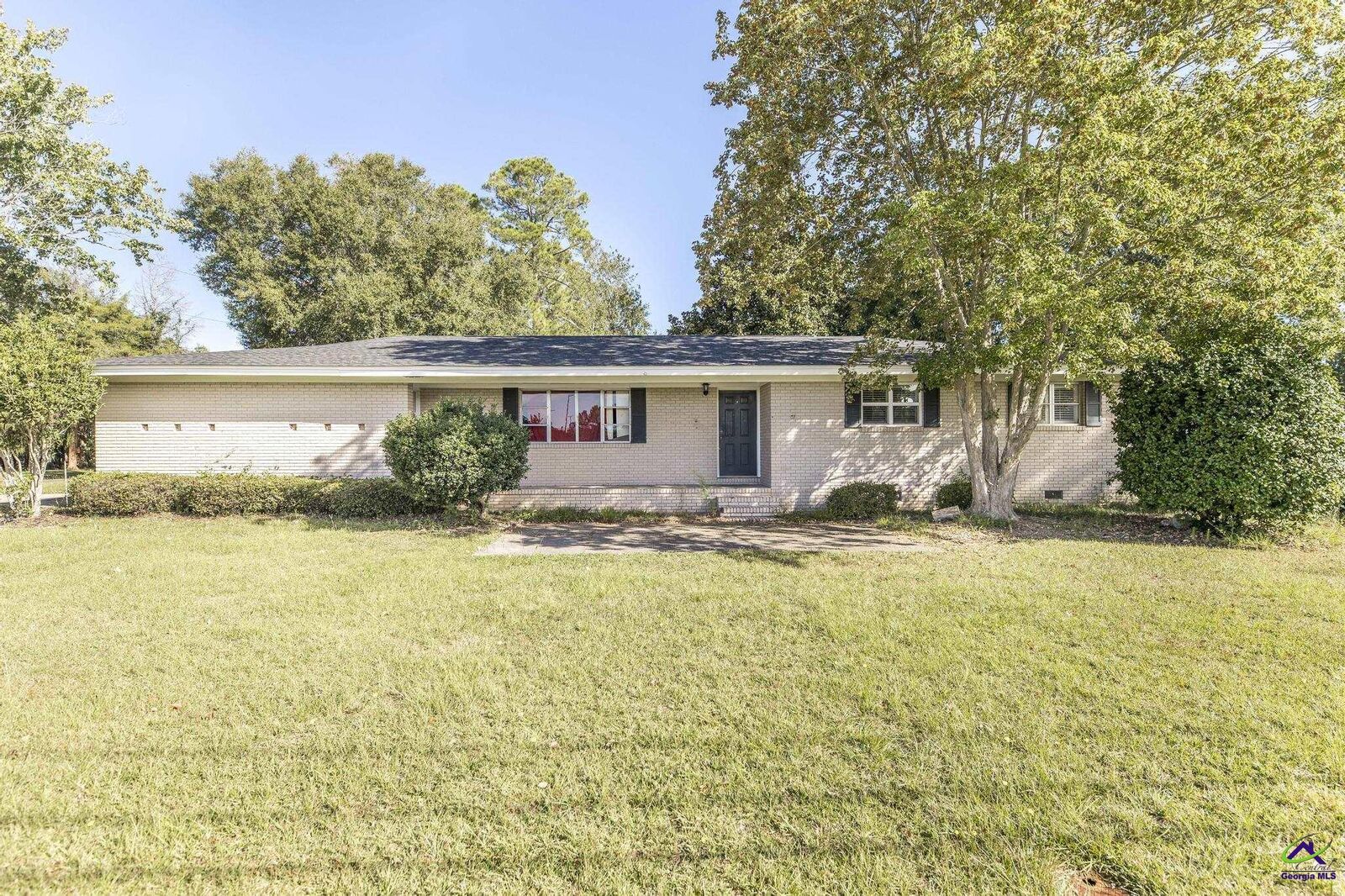 Property Photo:  1101 Park Avenue  GA 31069 