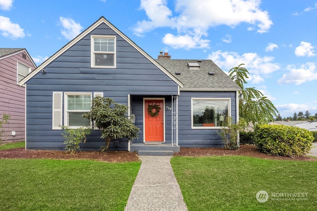 Property Photo:  727 7th Street SE  WA 98002 