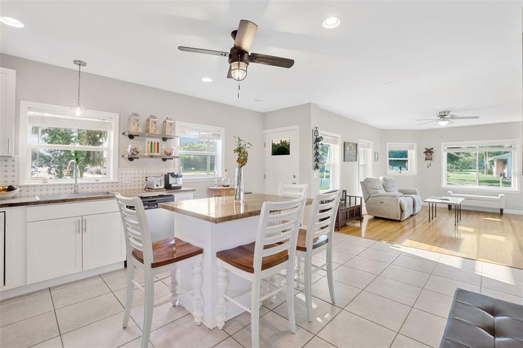 Property Photo: 861 Avenue H NE FL 33881