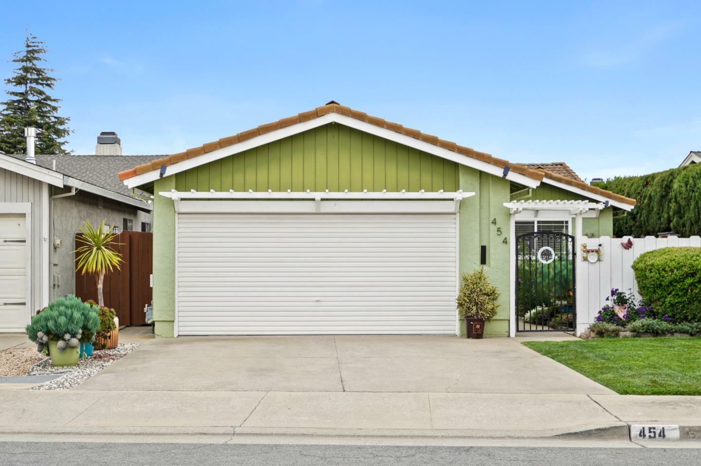 Property Photo:  454 Vivienne Drive  CA 95076 