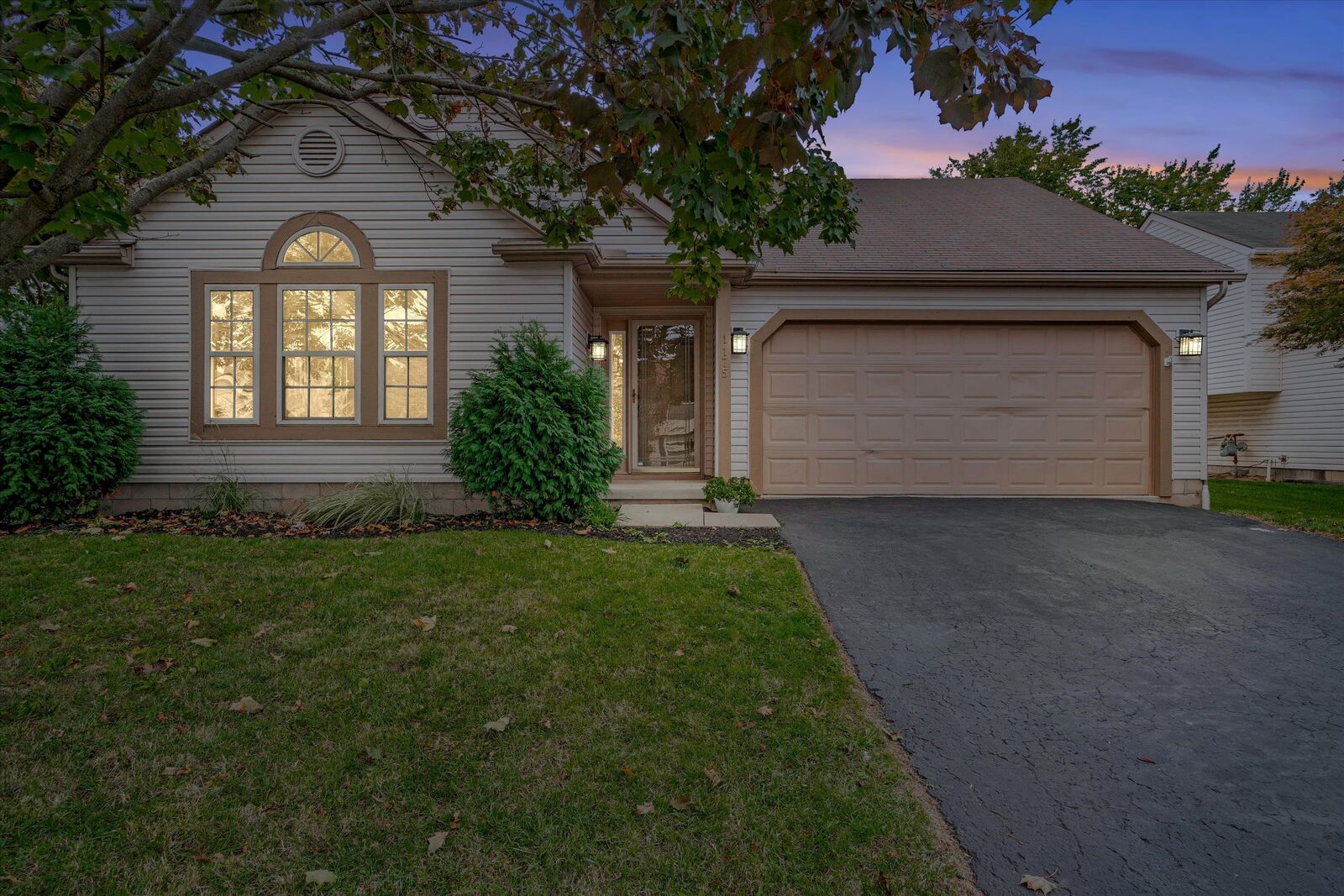 Property Photo: 1175 Romona Place OH 43204