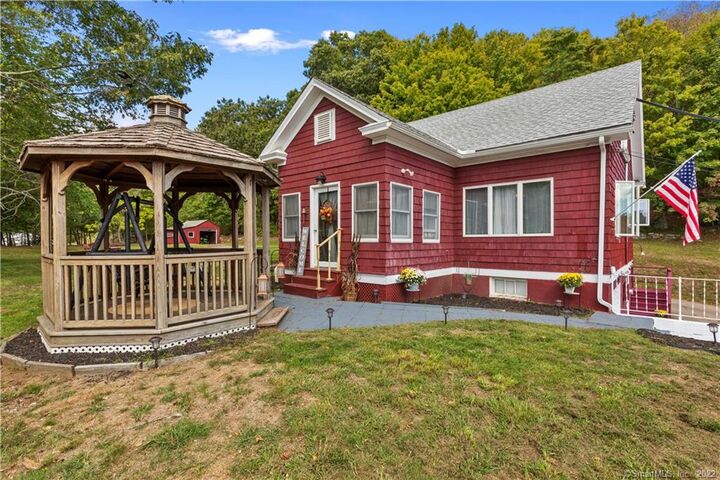 535 Mohegan Avenue Parkway  Waterford CT 06375 photo