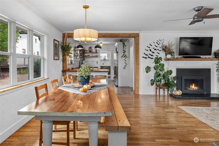 Property Photo:  1113 E Third Avenue  WA 98926 