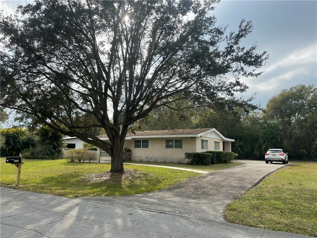 Property Photo:  1715 41st Avenue  FL 32960 