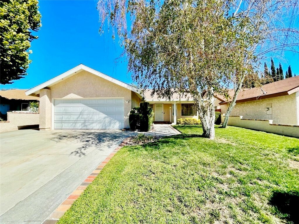 Property Photo:  27628 Cherry Creek Drive  CA 91354 