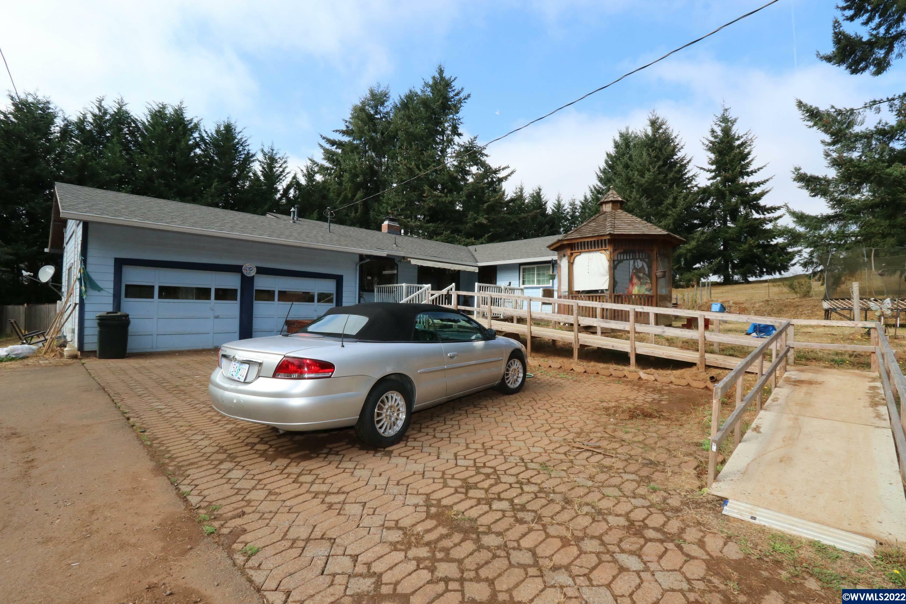 Property Photo:  1051  Annie Ln S  OR 97306 