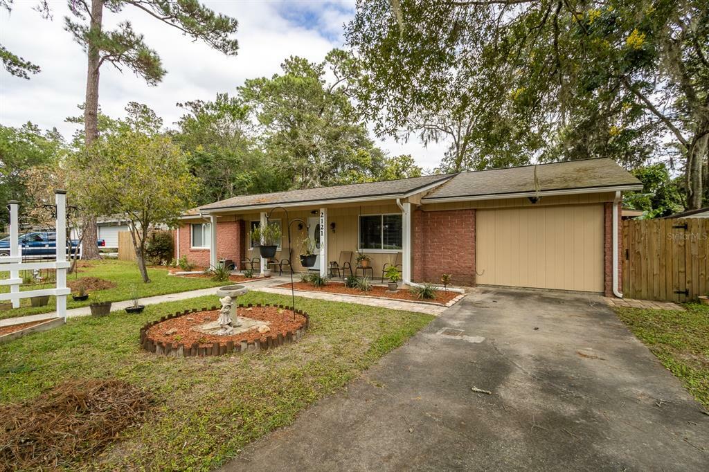 Property Photo:  2121 NW 54th Terrace  FL 32605 