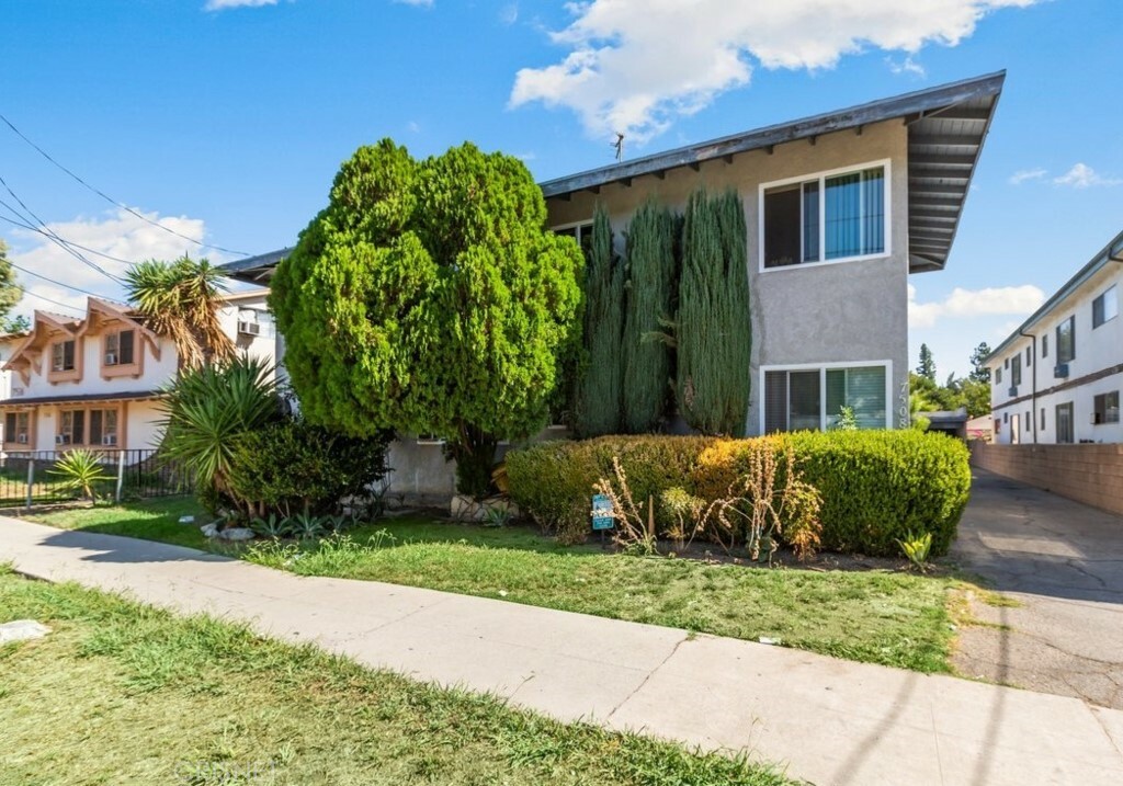 Property Photo:  7508 Canby Avenue  CA 91335 