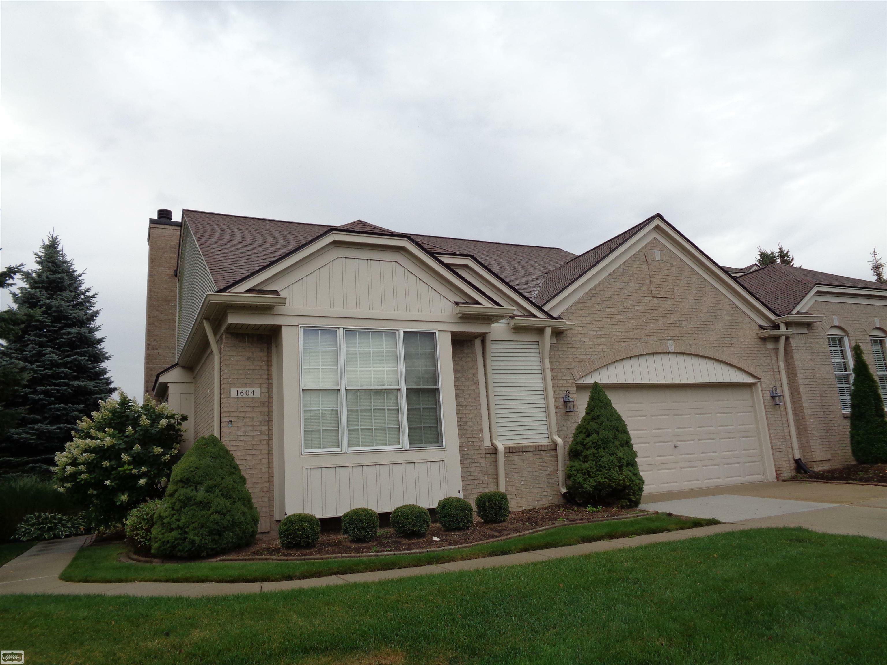 Property Photo:  1604 Boulder Ct  MI 48306 