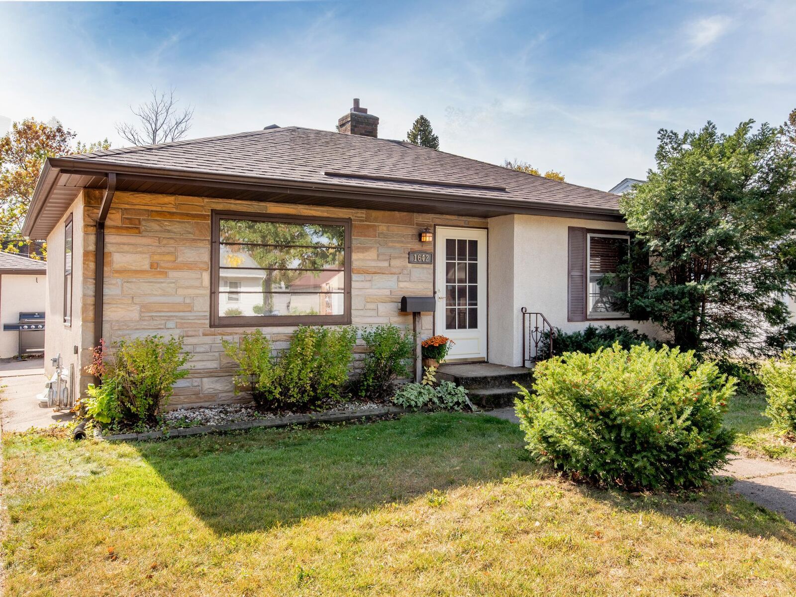 Property Photo:  1642 Nebraska Avenue E  MN 55106 