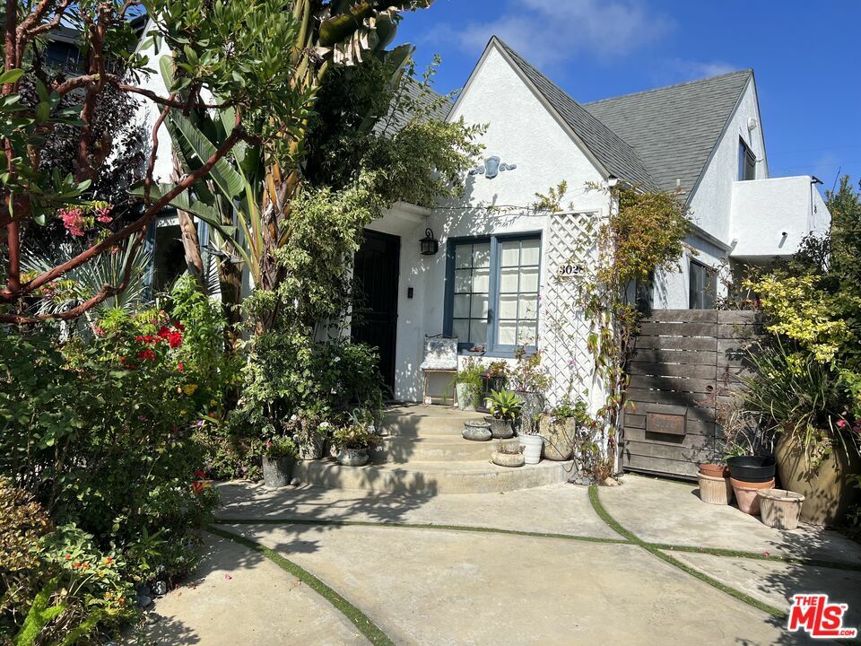 Property Photo:  3028   Stanford Ave  CA 90292 