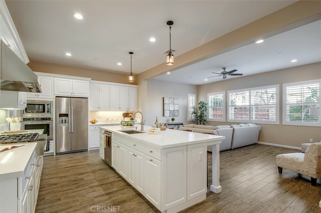 Property Photo:  27610 Skylark Lane  CA 91350 