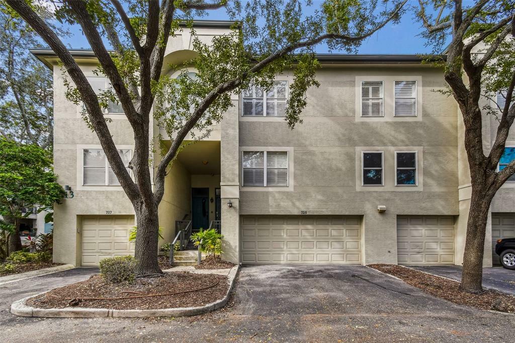 Property Photo:  725 Coral Reef Drive  FL 33602 