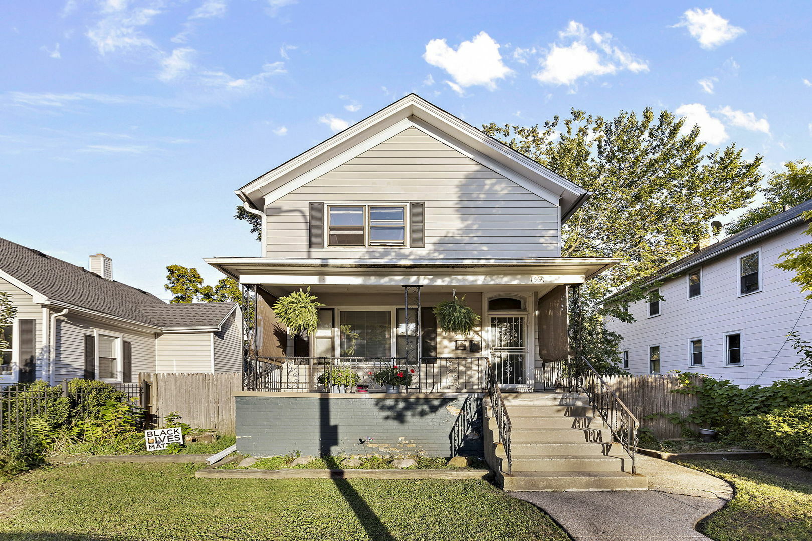 Property Photo: 1569 Dodge Avenue IL 60201