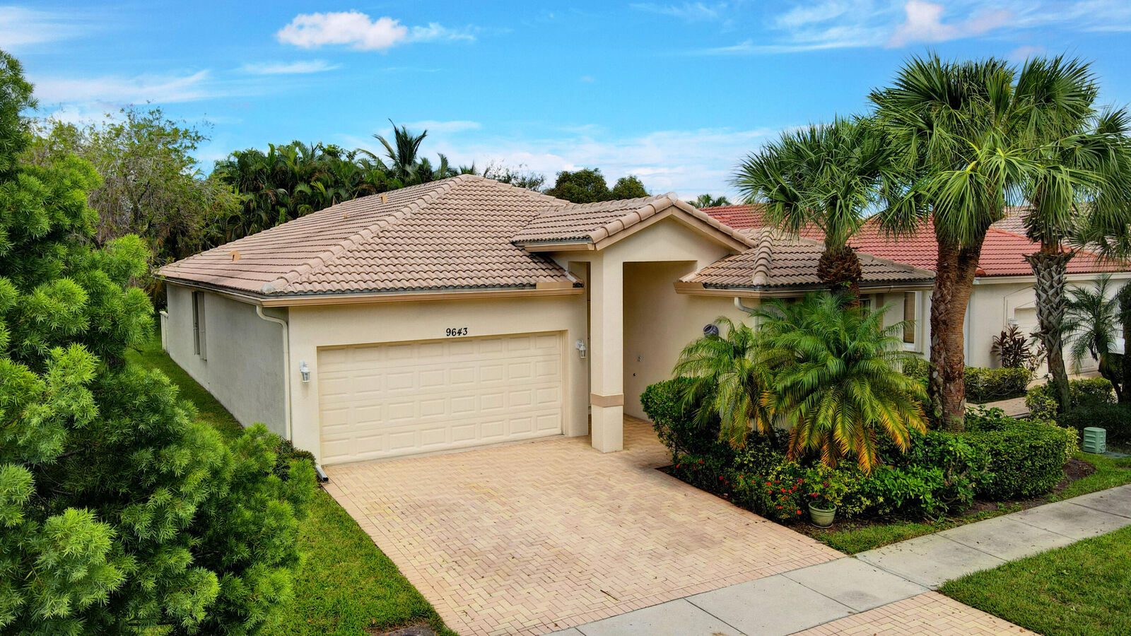 Property Photo:  9643 Sandpiper Lane  FL 33411 