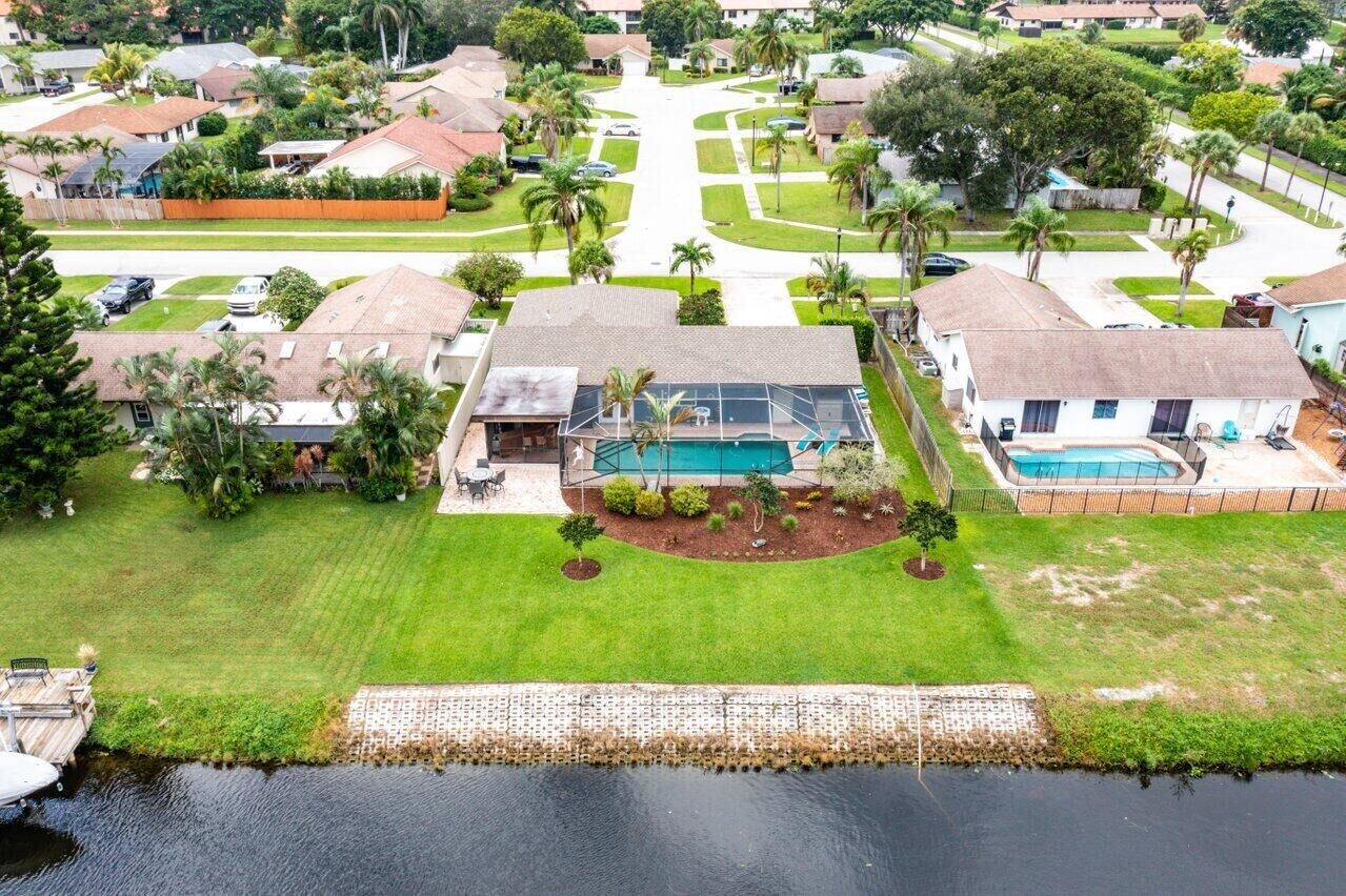 Property Photo: 48 Vista Del Rio FL 33426