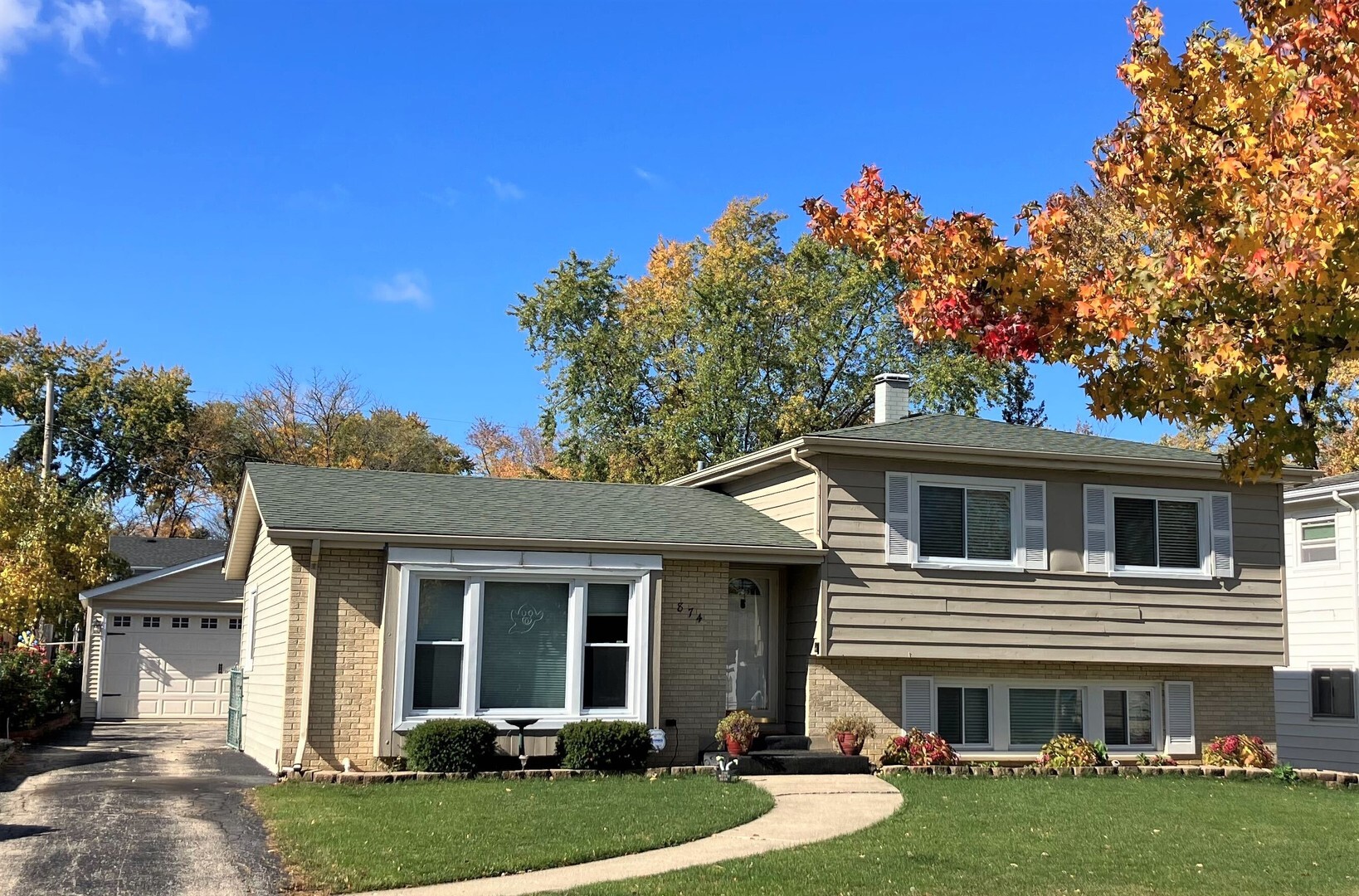 Property Photo: 874 S Michigan Avenue IL 60101