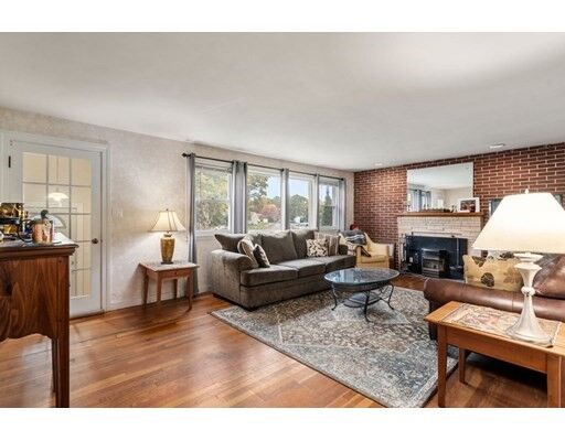 Property Photo: 17 Claridge Dr MA 01602