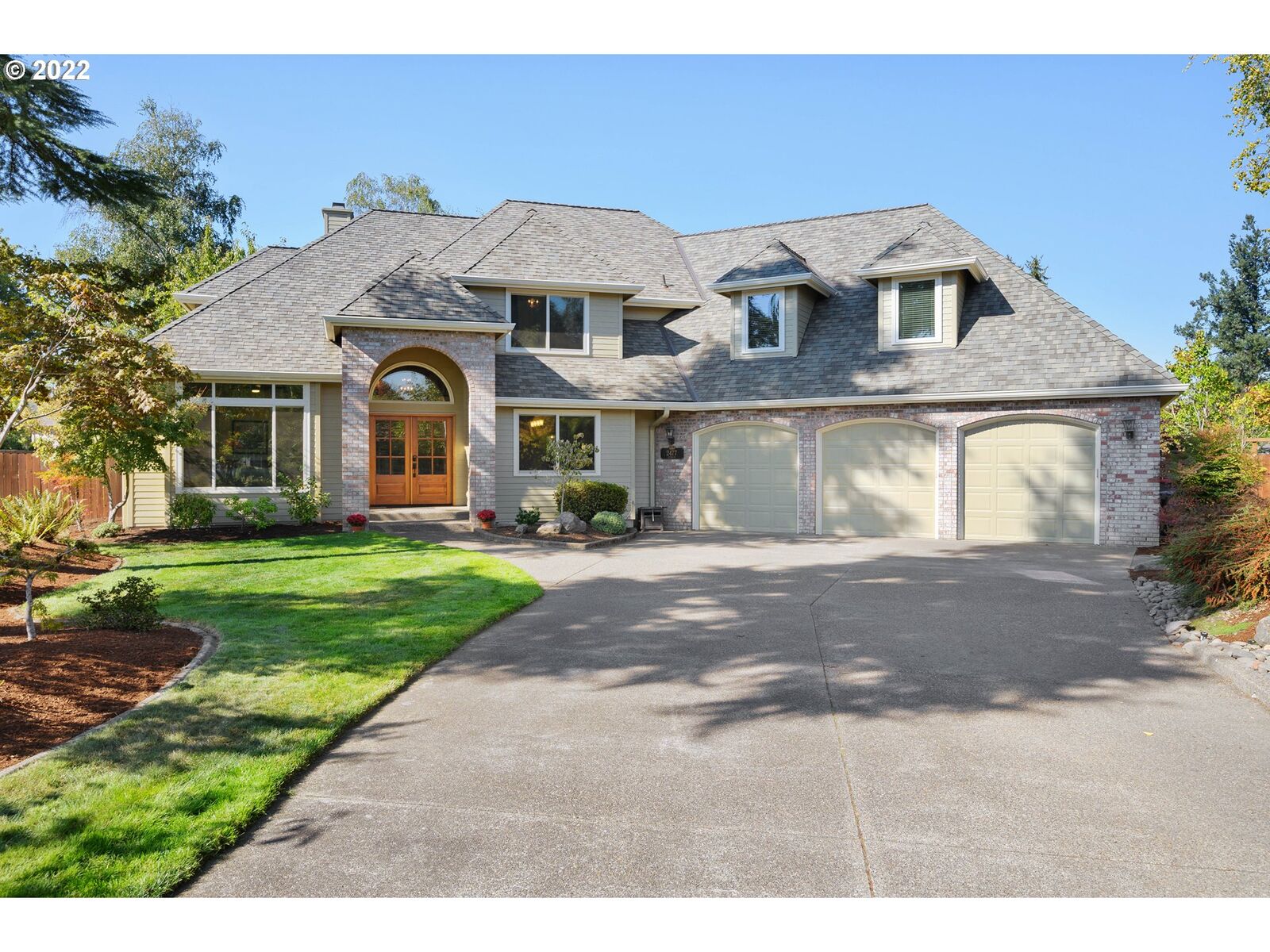 Property Photo: 2477 NW Crimson Ct OR 97128