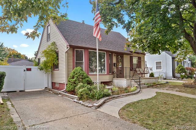 Property Photo:  2085 McLain Avenue  MI 48146 