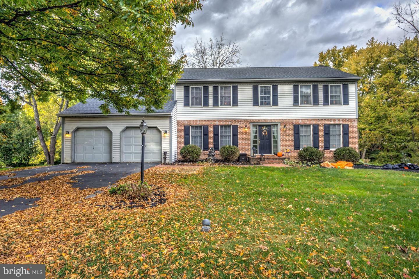 Property Photo:  1695 Southlawn Drive  PA 17603 