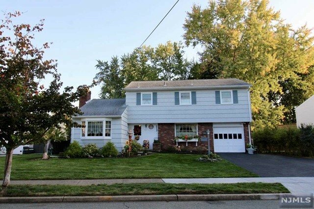 Property Photo:  77 Albany Avenue  NJ 07442 