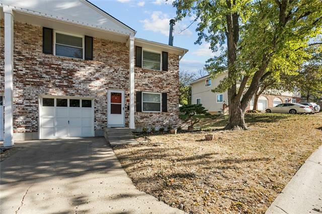 Property Photo: 7189 NW Chapel Woods Lane MO 64152