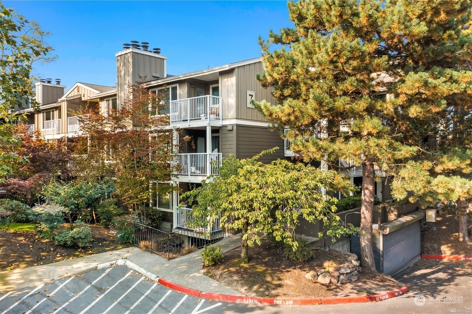 Property Photo:  300 N 130th Street 7306  WA 98133 