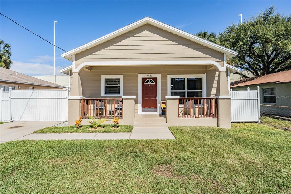 Property Photo:  1723 W La Salle Street  FL 33607 