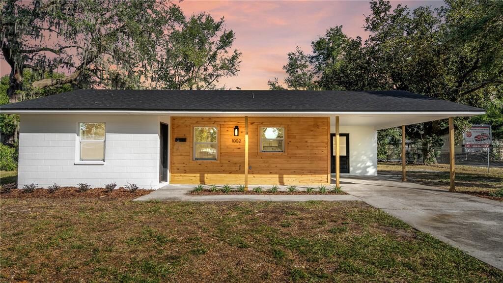 Property Photo:  1002 W Spencer Street  FL 33563 