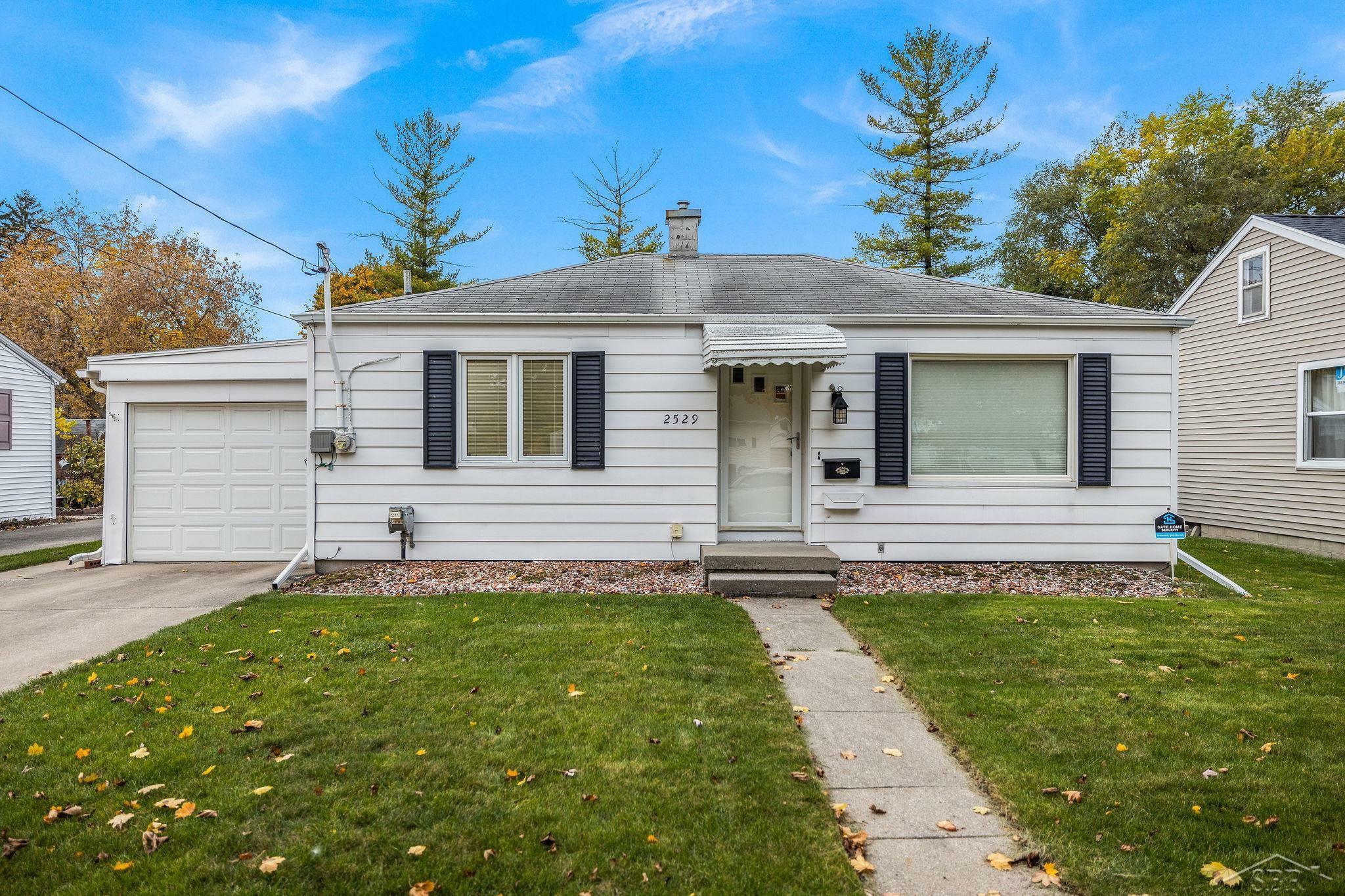 Property Photo:  2529 N Oakley  MI 48602 