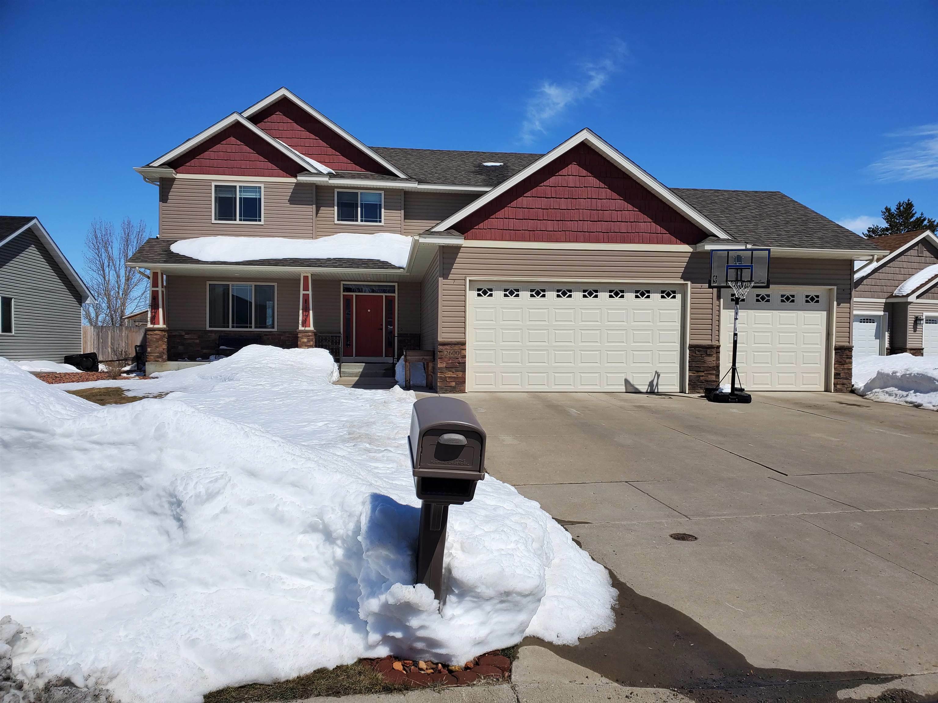 Property Photo:  2600 Heritage Dr NW  ND 58703 