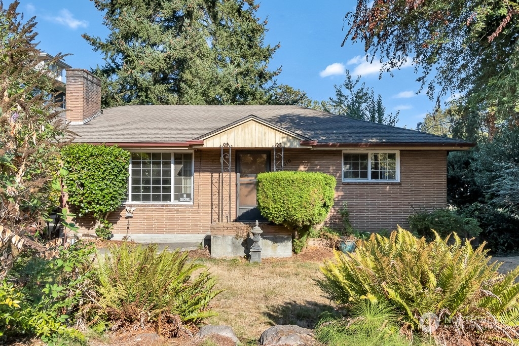 Property Photo:  4510 S Alaska Street  WA 98118 