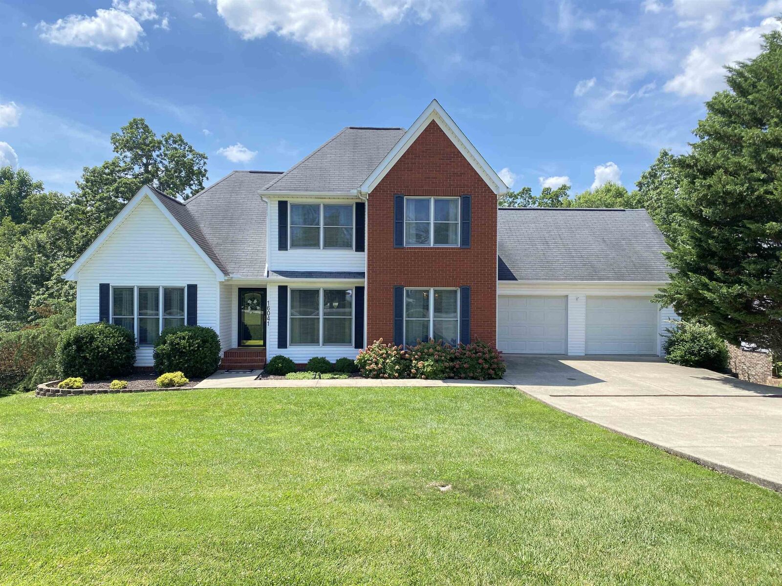 Property Photo:  16041 Lone Oak Drive  KY 41129 