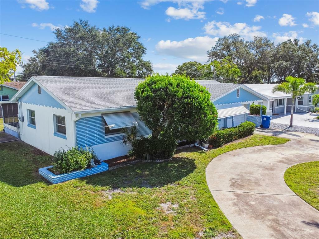 Property Photo: 2751 66th Way N FL 33710