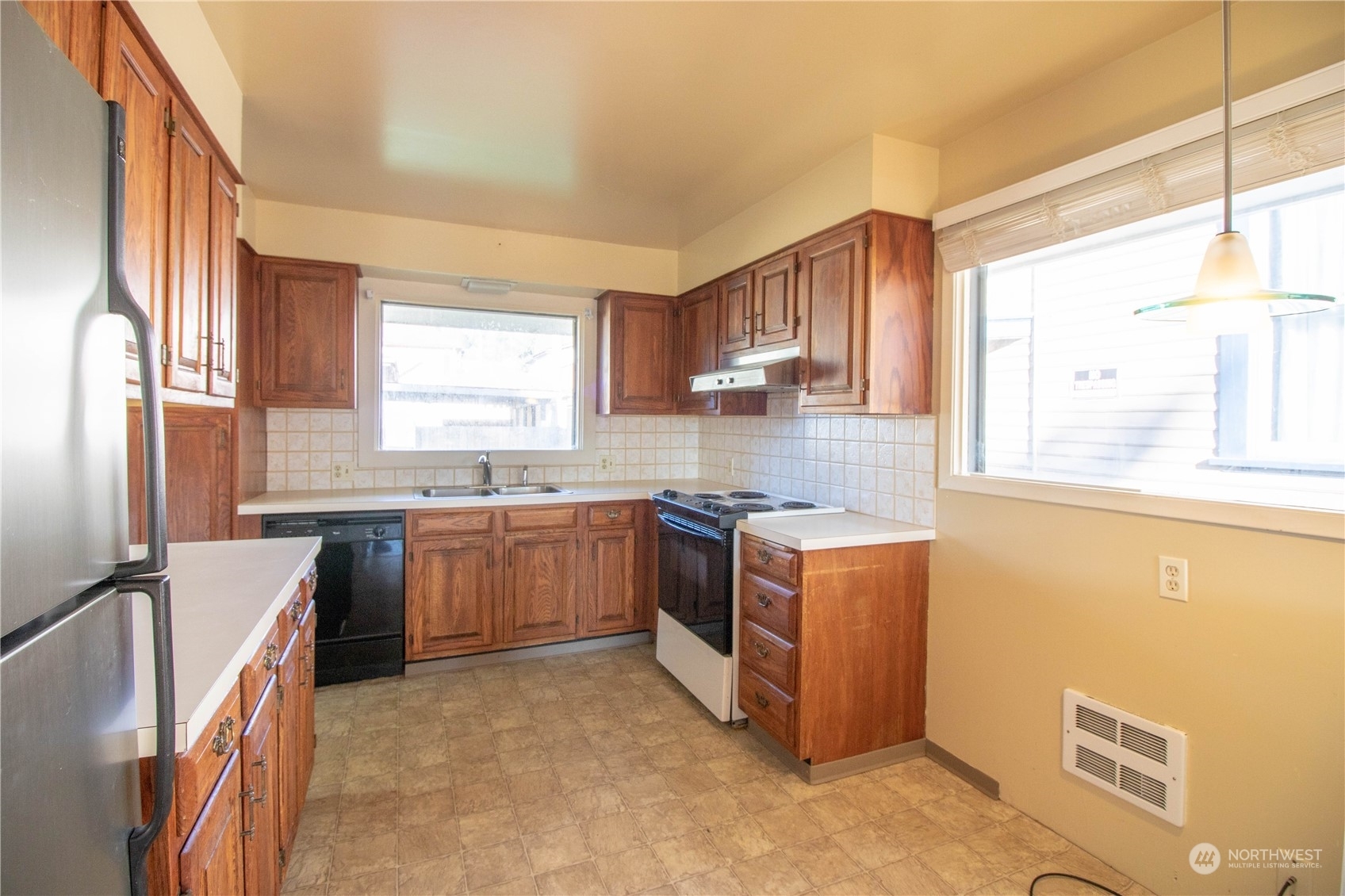 Property Photo:  118 E 4th Street  WA 98520 