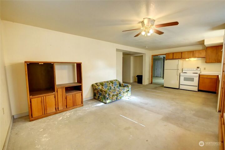 Property Photo: 207 E Dewberry Avenue WA 98841