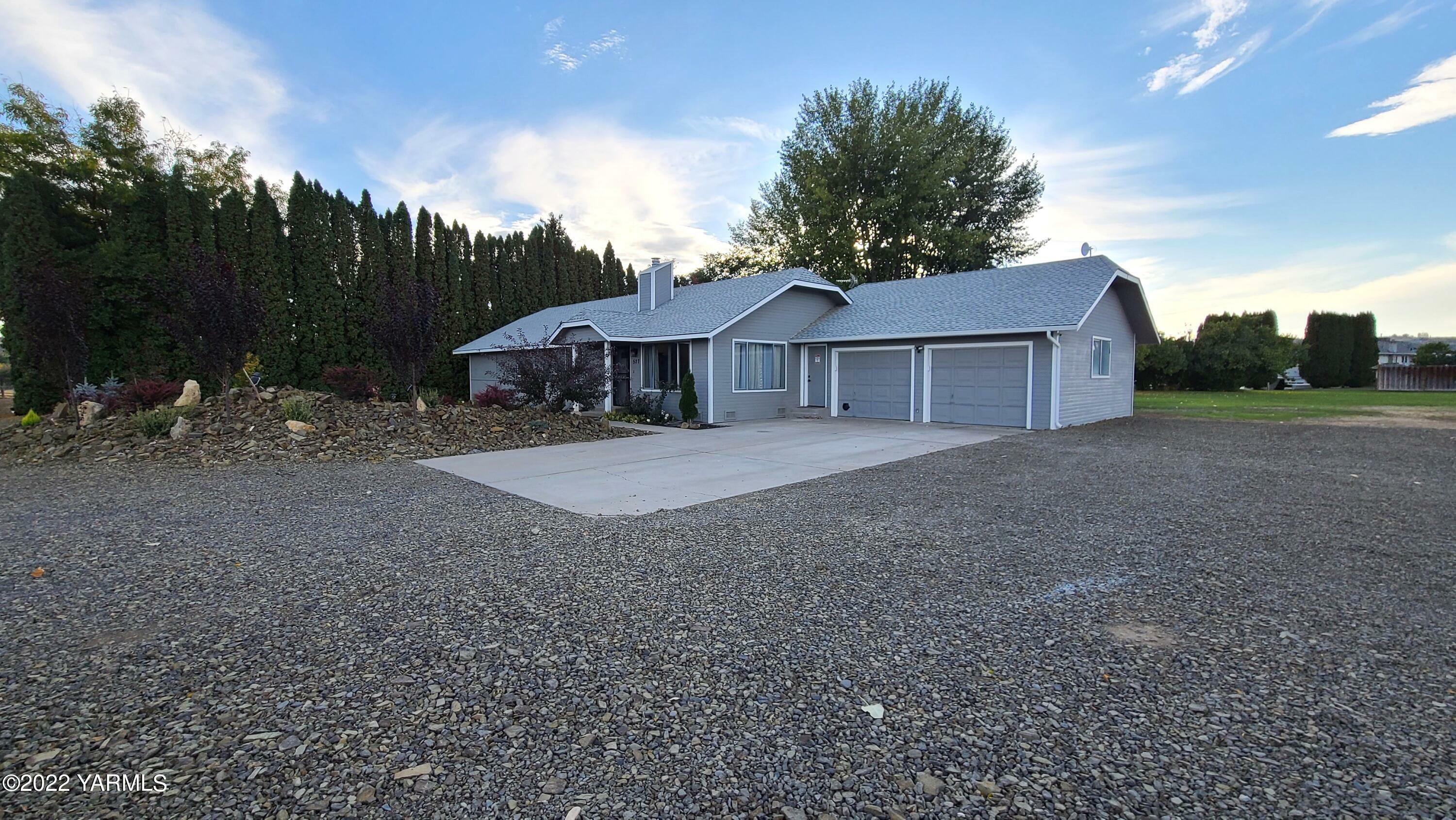 Property Photo:  527 Old Naches Hwy  WA 98908 