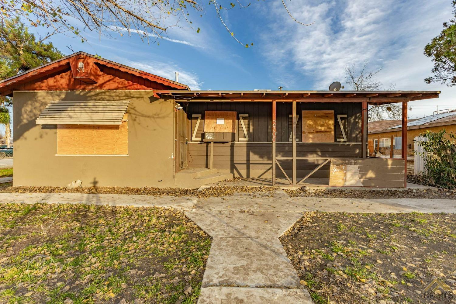 Property Photo:  2700 Karen Place  CA 93307 