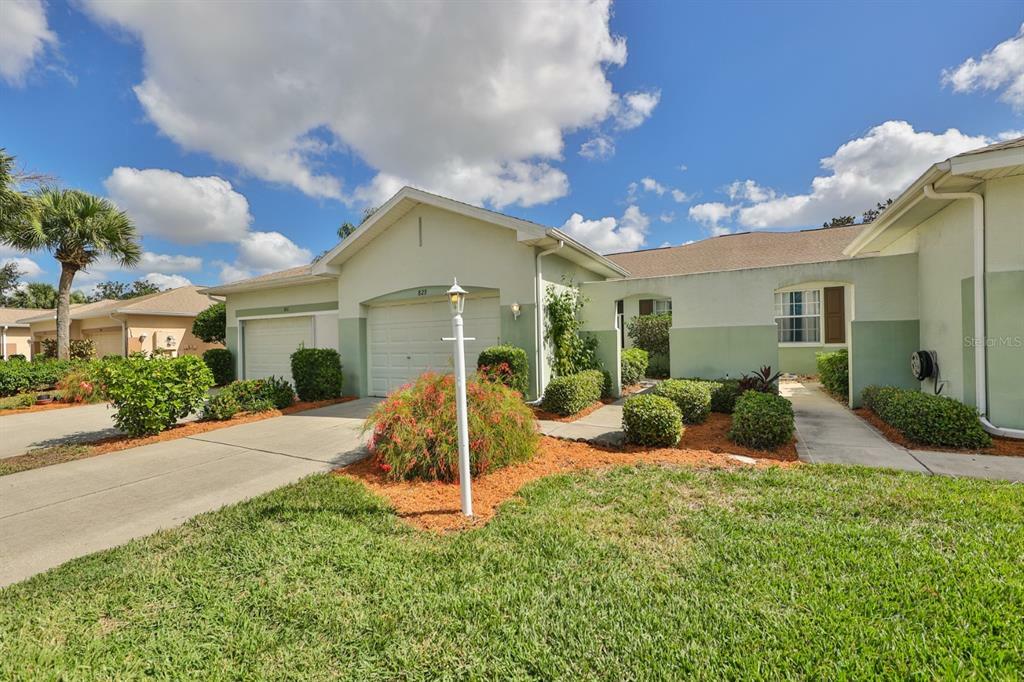 Property Photo:  829 Tremont Greens Lane  FL 33573 