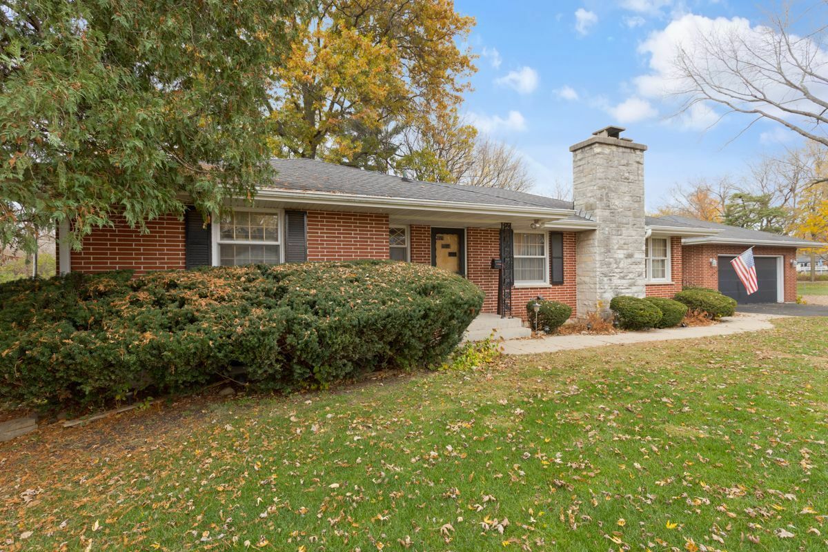 Property Photo:  429 Holly Court  IL 60135 