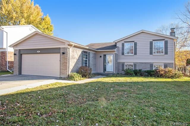 Property Photo:  42491 Beechwood Drive  MI 48188 