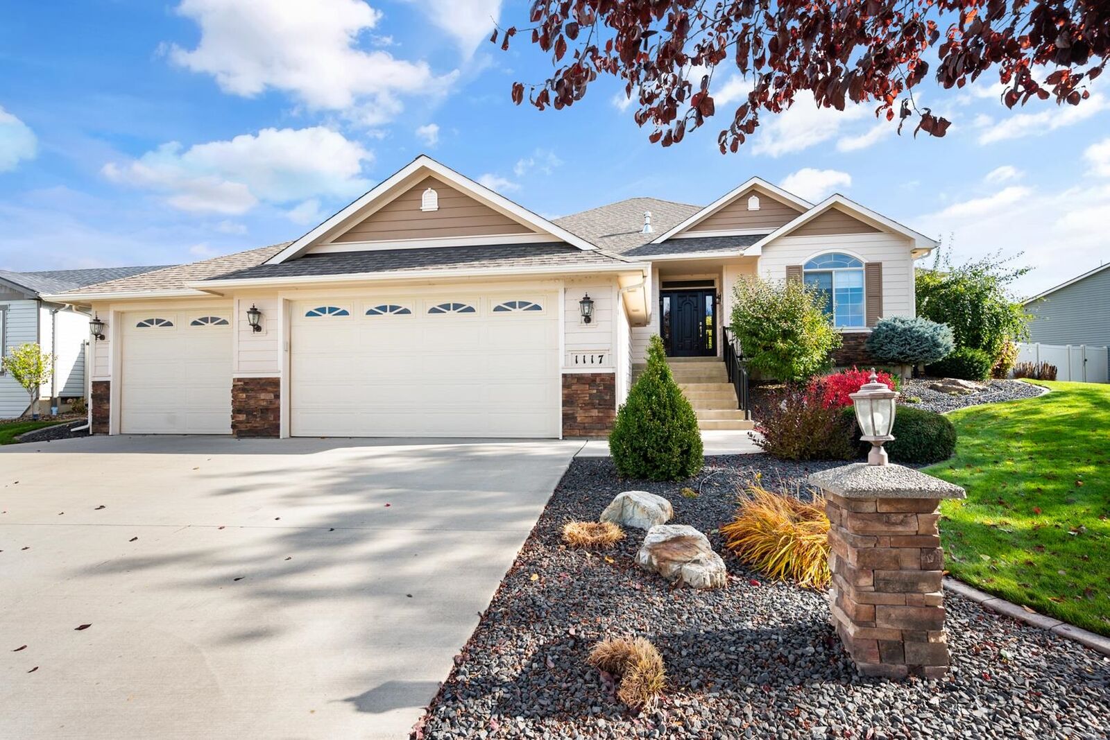 Property Photo: 1117 S Clara Rd WA 99016