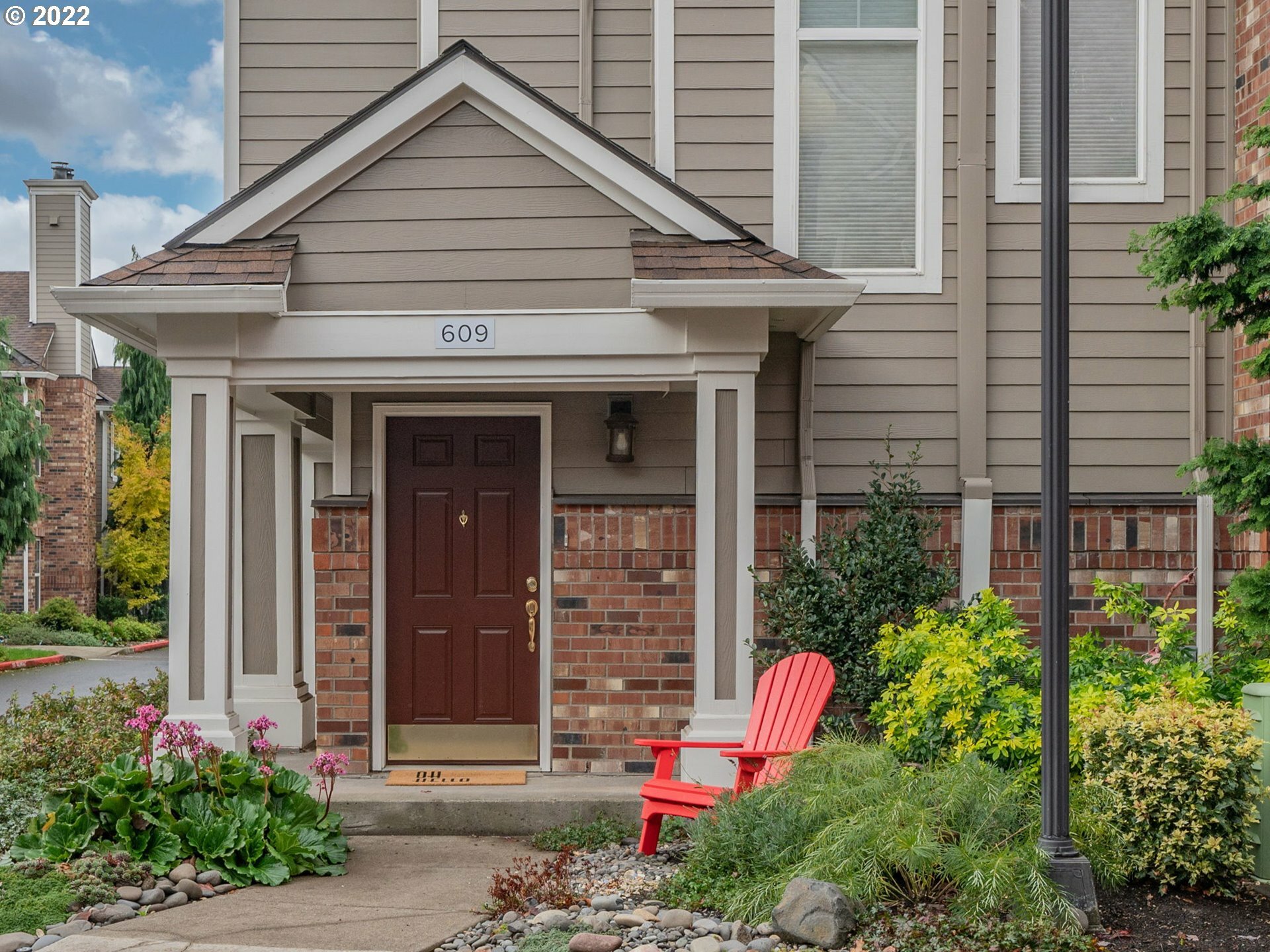 Property Photo:  1281 NE 64th Ln 609  OR 97124 