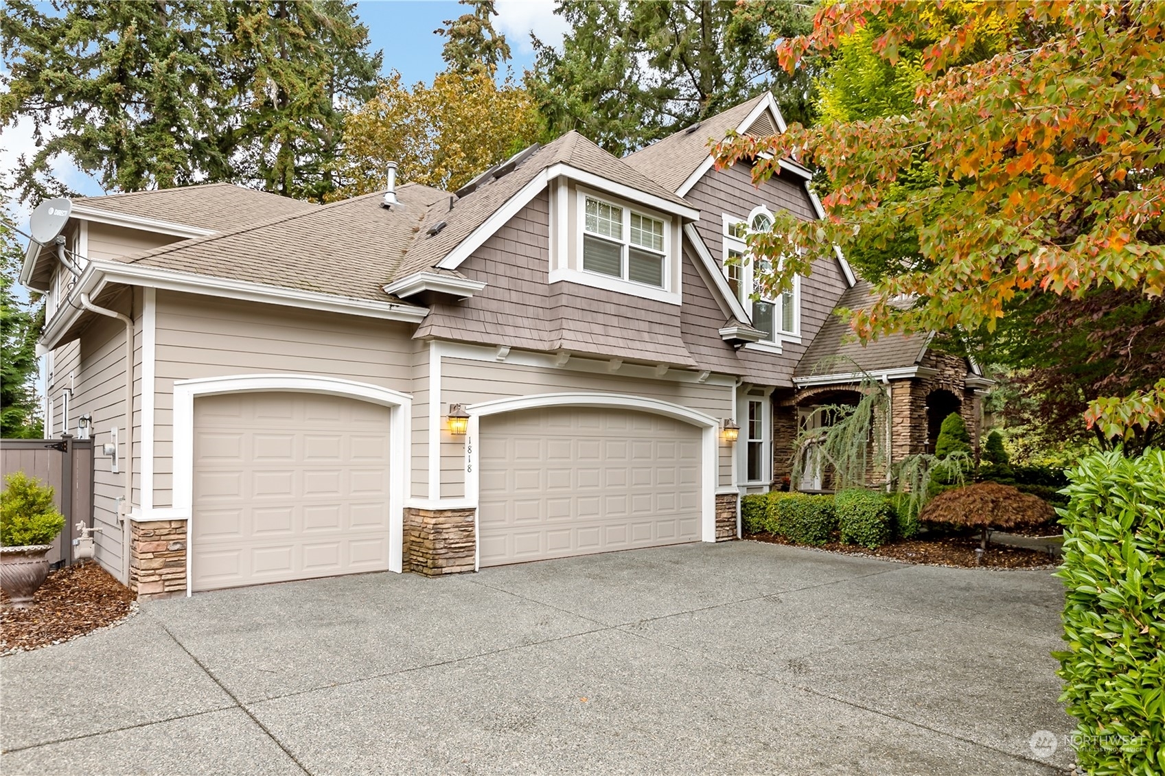 Property Photo:  1818 NE 38th Place  WA 98056 