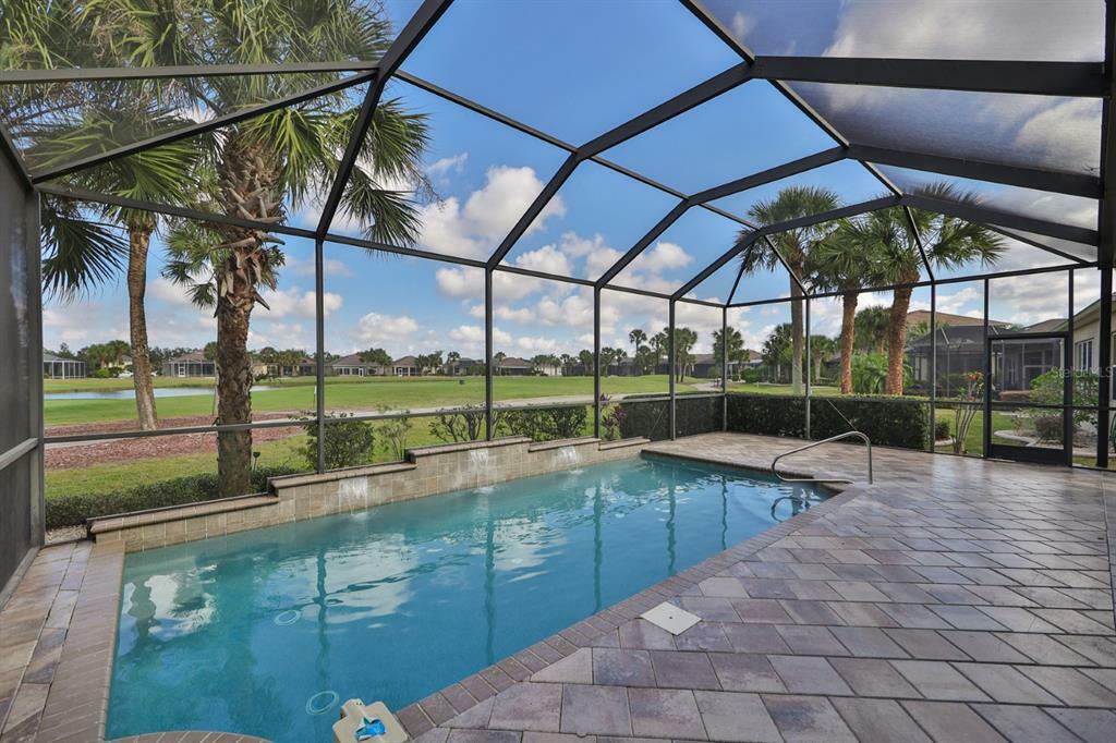 Property Photo:  1035 Regal Manor Way  FL 33573 