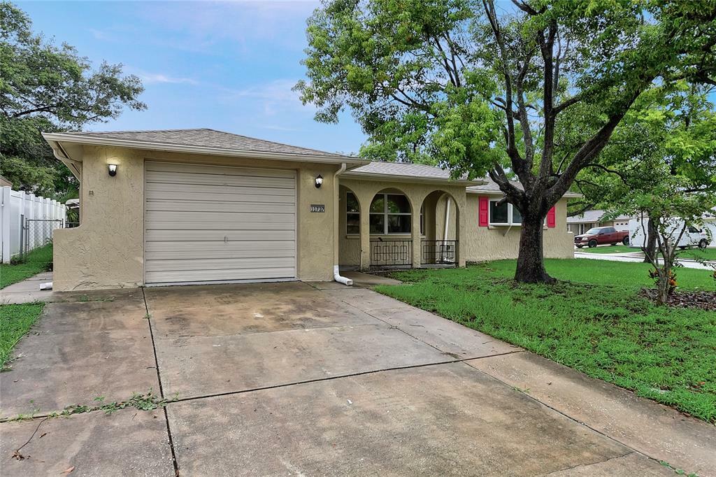 Property Photo:  11737 Oceanside Drive  FL 34668 