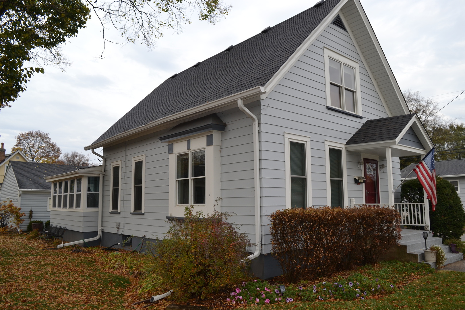Property Photo: 504 Water Street IL 60118