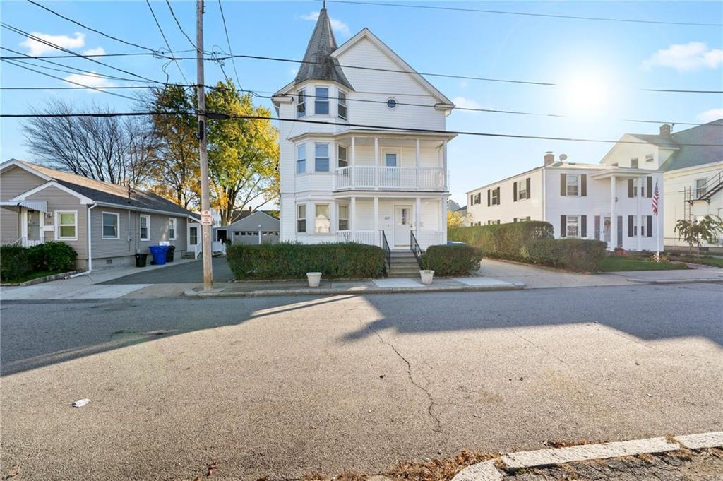 Property Photo: 105 Oakland Av, Unit#2 RI 02861