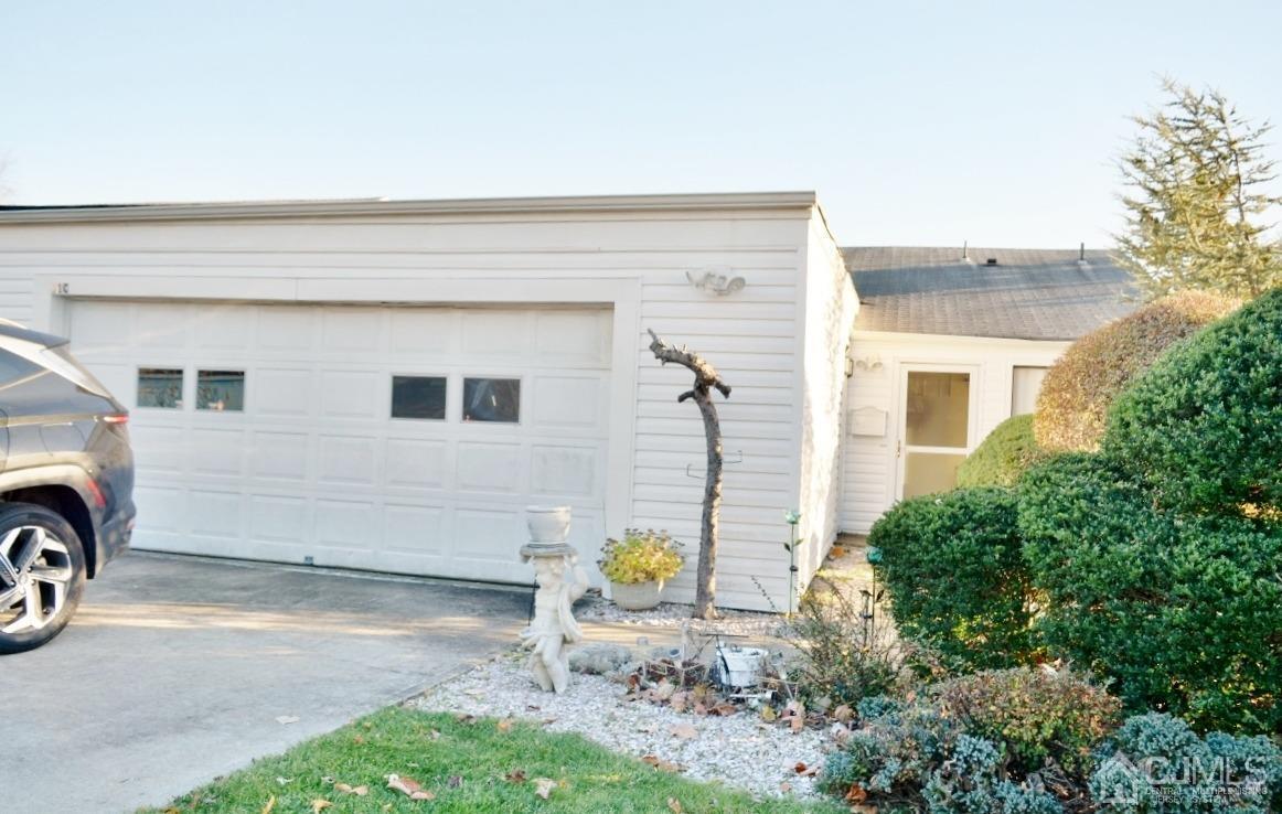 Property Photo:  81 Banyan Plaza C  NJ 08831 
